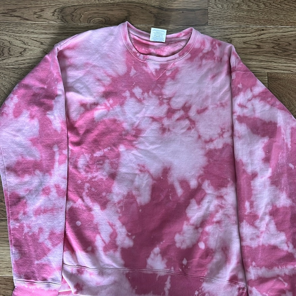 Size M Pink Tie Dye crew neck sweatshirt